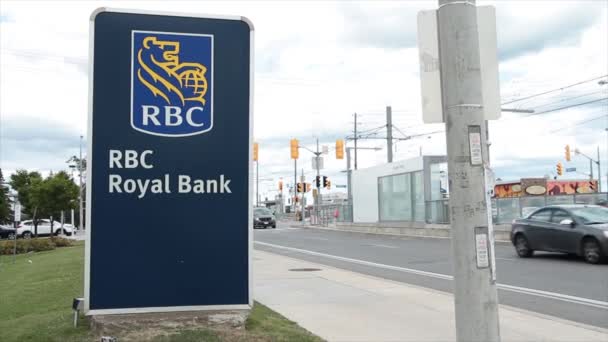 Rbc Βασιλική Τράπεζα Του Καναδά Κάθετο Ορθογώνιο Σημάδι Μπλε Κίτρινο — Αρχείο Βίντεο