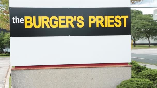 Burgers Priest Restaurant Burger Joint Logo Sign Black Yellow Next — Stock Video