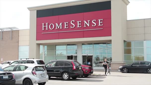 Homesense Department Store Front Entrance Customers People Entering Exiting Parking — Stock Video