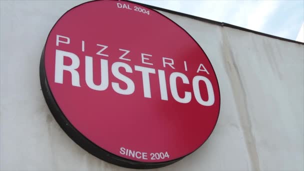 Pizzeria Rustico Sejak 2004 Circle Red Sign Logo Depan Restoran — Stok Video