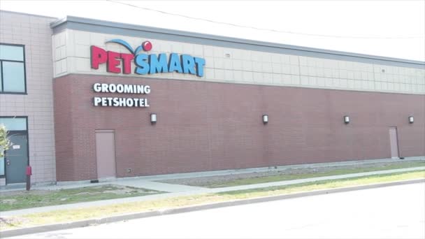 Petsmart Grooming Petshotel Sign Logo Door Back Store Next Road — Stock Video