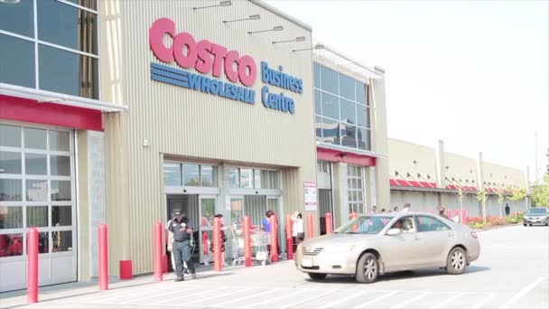 Costco Χονδρικό Επιχειρηματικό Κέντρο Μπροστά Είσοδο Καλοκαίρι Τους Πελάτες Τους — Αρχείο Βίντεο
