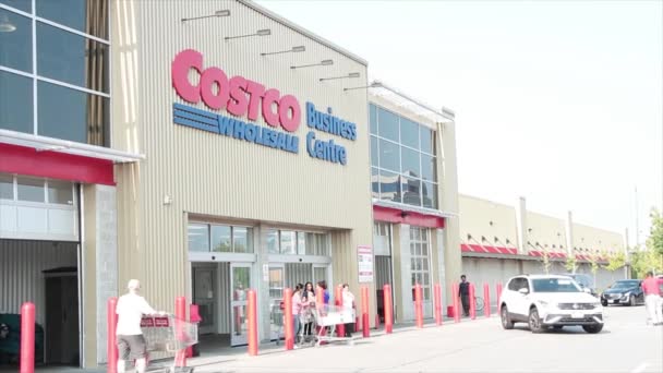 Costco Χονδρικής Επιχειρηματικό Κέντρο Μπροστινή Είσοδος Καλοκαίρι Τους Πελάτες Τους — Αρχείο Βίντεο