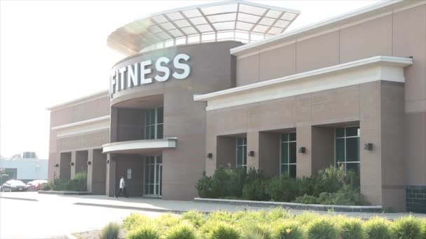 Gym Large Building Says Fitness Its Front Summer Exterior Person — Stock Video
