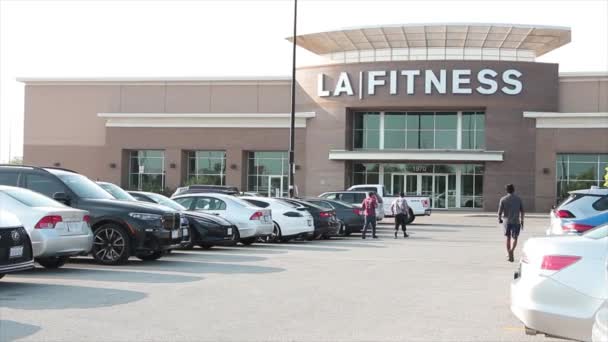 Gimnasio Fitness Gran Edificio Que Dice Fitness Parte Delantera Verano — Vídeos de Stock