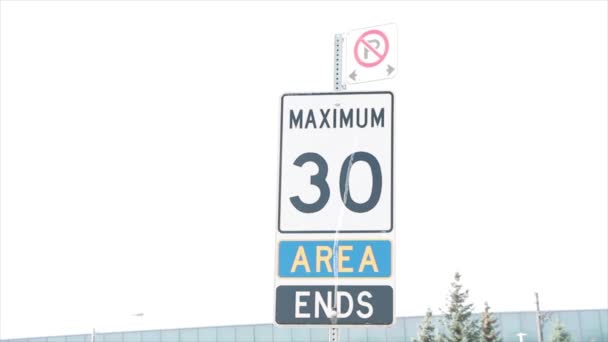 Maximum Area Ends Parking Signs Metal Post Summer White Blue — Stock Video