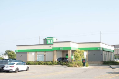 Toronto Dominion Bankası 'nın otoparkında, araç aracıyla ATM makinesinde, karenin alt tarafından vurulmuş.