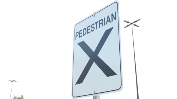 Pedestrian Vertical Rectangle Sign Black Writing White Background Sky Shot — Stock Video