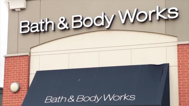 洗浴和体力劳动店面标志在店面前面 — 图库视频影像