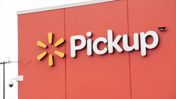 Walmart Pickup Logo Znak Pomarańczowym Budynku Strony Walmart Zbliżenie — Wideo stockowe