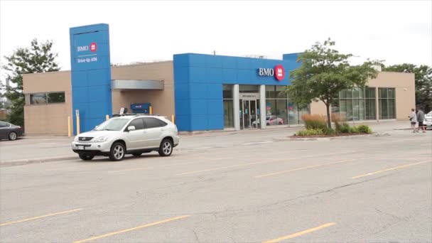 Bmo Banco Montreal Amplia Entrada Tiro Con Clientes Personas Que — Vídeos de Stock
