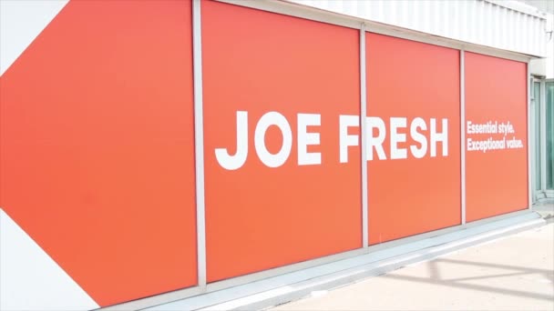 Joe Färska Varumärke Logotyp Annons Orange Pil Vit Skrift Vägg — Stockvideo