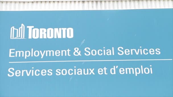 Toronto Beschäftigung Und Soziale Dienste Schreiben Bildunterschrift Textschild Englisch Und — Stockvideo