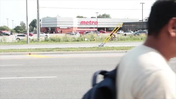 Metro Grocery Store Chain Franchise Shot Street Road Heavy Traffic — Stock Video