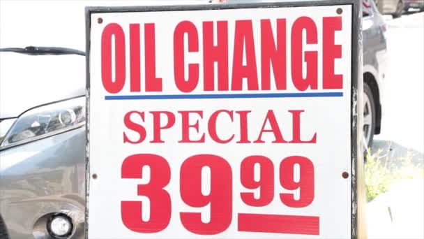 Ölwechsel Spezielle 3999 Dollar Zeichen Schrift Text Außen Rot Auf — Stockvideo