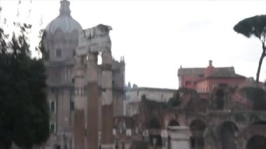 Chiesa santi luca e martina martina martiri Katolik Kilisesi Roma hareket halindeki araçtan vuruldu.