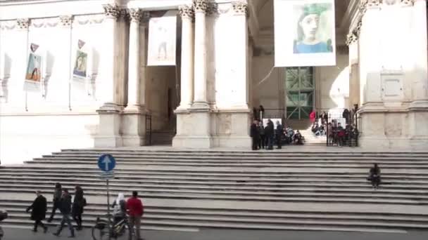 意大利现代艺术博物馆从移动的车辆外部拍摄 — 图库视频影像