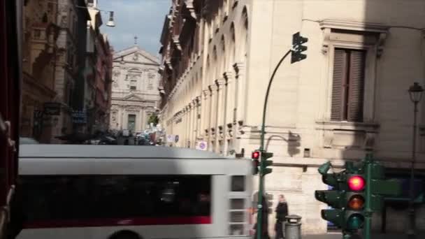 Rome Italië Verkeer Auto Voertuigen Centrum Rood Verkeer Licht Bussen — Stockvideo