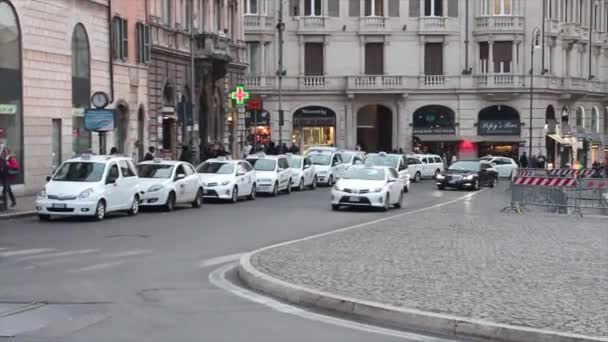 Piazza Barberini Pan Destra Sinistra Con Auto Traffico Veicoli Durante — Video Stock