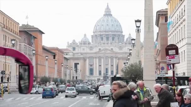 Vatican Disparo Desde Abajo Calle Con Autobús Turístico Tirando Pantalla — Vídeos de Stock