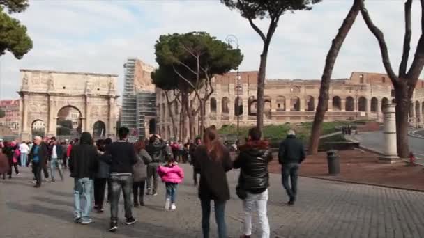 Coliseo Roma Italia Amplio Tiro Con Arco Constantino Izquierda Andamios — Vídeo de stock