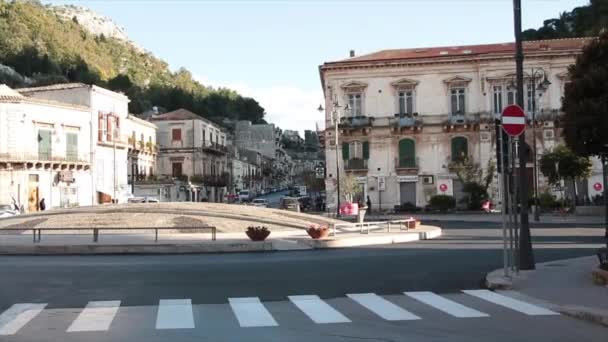 Modica Sicily Italy Πόλη Κτίρια Δρόμο Κυκλικό Κόμβο Cul Sac — Αρχείο Βίντεο