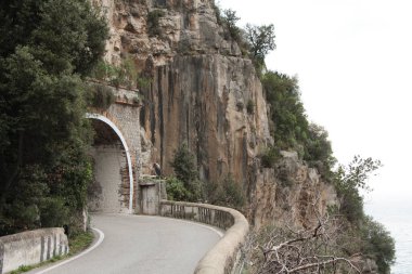Amalfi Sahili Dağ Tüneli Yolu Caddesi