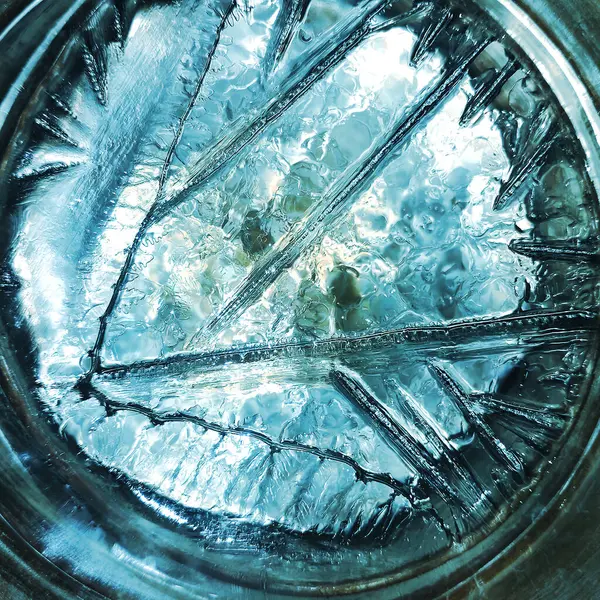 Kristal buz yüzeyi dokusu, buz tabakaları donma sürecinde.