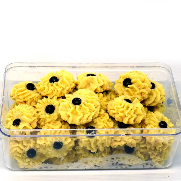 stock image Kue Semprit Bunga in Indonesian or Flower Butter Cookies in mica glass. A snack food that is usually made during big holidays in Indonesia