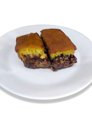 Tatlı Martabak ya da Endonezya dilinde Martabak Manis Endonezya 'dan tatlı bir yemektir ve genellikle tereyağı, çikolata, şeker, süt ve yer fıstığı ile doludur..