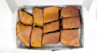 Bir kutuda Endonezya dilinde 