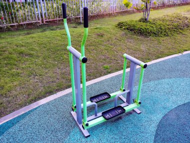 Konut parklarındaki kamu spor ekipmanları tesisleri.