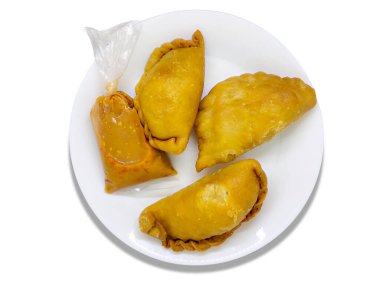 Endonezya 'da Kue Pastel veya körili puf böreği adı verilen sokak yemekleri genellikle pirinç vermicelli, yumurta, patates ve havuç parçaları ve bir kese baharatlı fıstık sosuyla doludur..