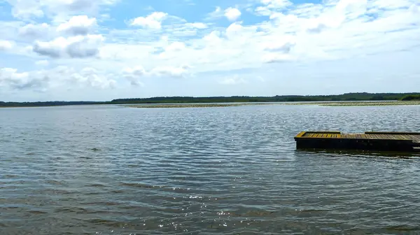 stock image Photo de paysage du ponton du lac d'Azur dans les Landes