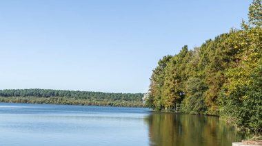 Fotoğraf du paysage du lac de Soustons au faux aire de Canada