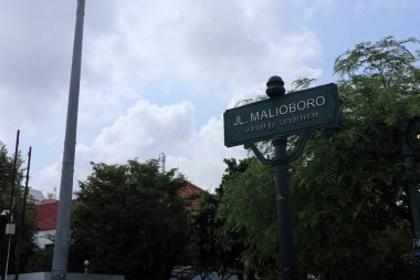 Malioboro sokak tabelası, Endonezya, Yogyakarta 'da ünlü bir turizm merkezi.