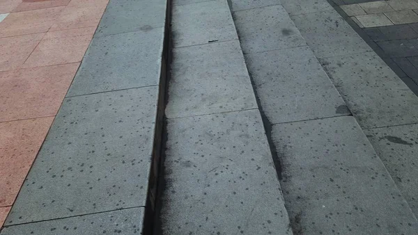 Escadas Com Textura Pedra Cinza Degraus Granito Largos Vista Frontal — Fotografia de Stock