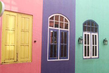 renkli pencere ev tasarımı