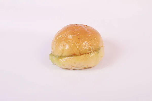 ขนมป มไปด วยแยมสเค าแยกก นบนพ นหล ขาว — ภาพถ่ายสต็อก