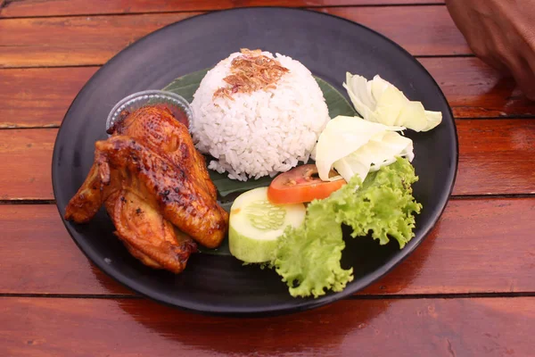 Plate Rice Grilled Chicken Vegetables Sauce — Stock Photo, Image