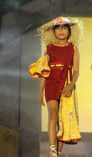 Pekalongan Indonesia Oktober 2022 Gadis Berpose Pekan Mode — Stok Foto