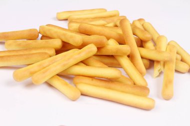 çubuk bisküviler beyaz arkaplanda izole