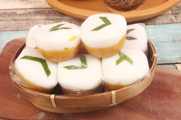Kue Talam Adalah Salah Satu Jenis Makanan Ringan Tradisional Dari — Stok Foto