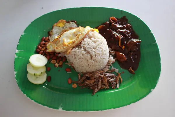 Gebratener Reis Mit Schweinefleisch Und Gemüse — Stockfoto