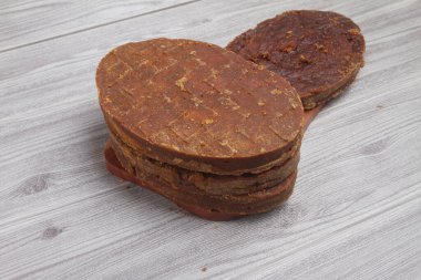 Masadaki avuç içi şekeri