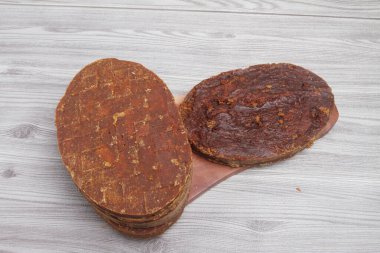 Masadaki avuç içi şekeri