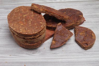 Masadaki avuç içi şekeri