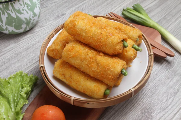 Soles mayonez, Endonezya 'da geleneksel bir yemektir.