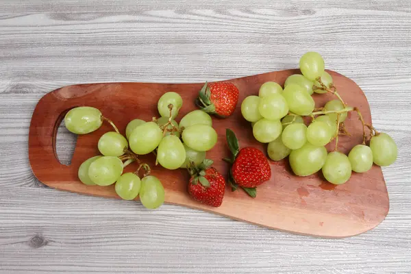 Fresh Green Grapes Strawberries Wooden Plate — Stock Photo, Image