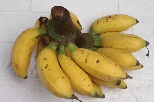Dojrzałe Banany Stole — Zdjęcie stockowe